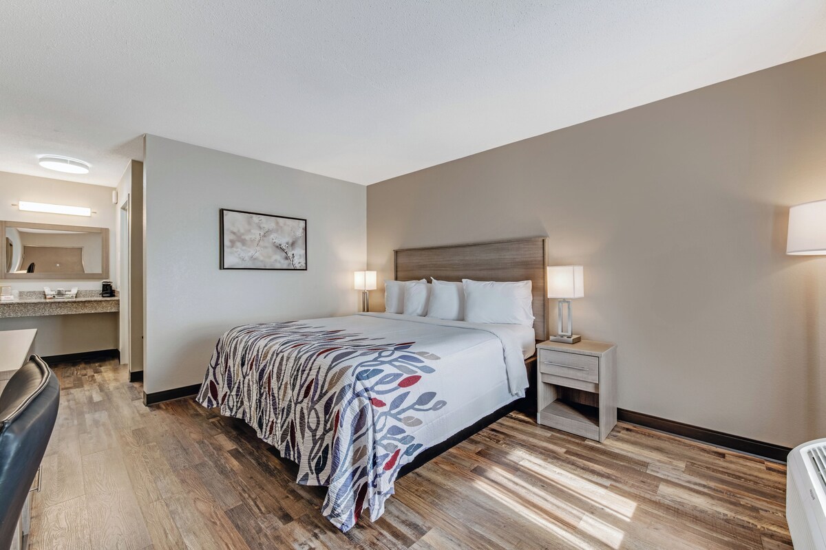 Deluxe-Zimmer, 1 King-Bett, Nichtraucher | Verdunkelungsvorhänge, kostenloses WLAN, Bettwäsche