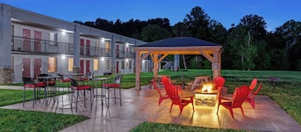 Red Roof Inn & Suites Wilkesboro