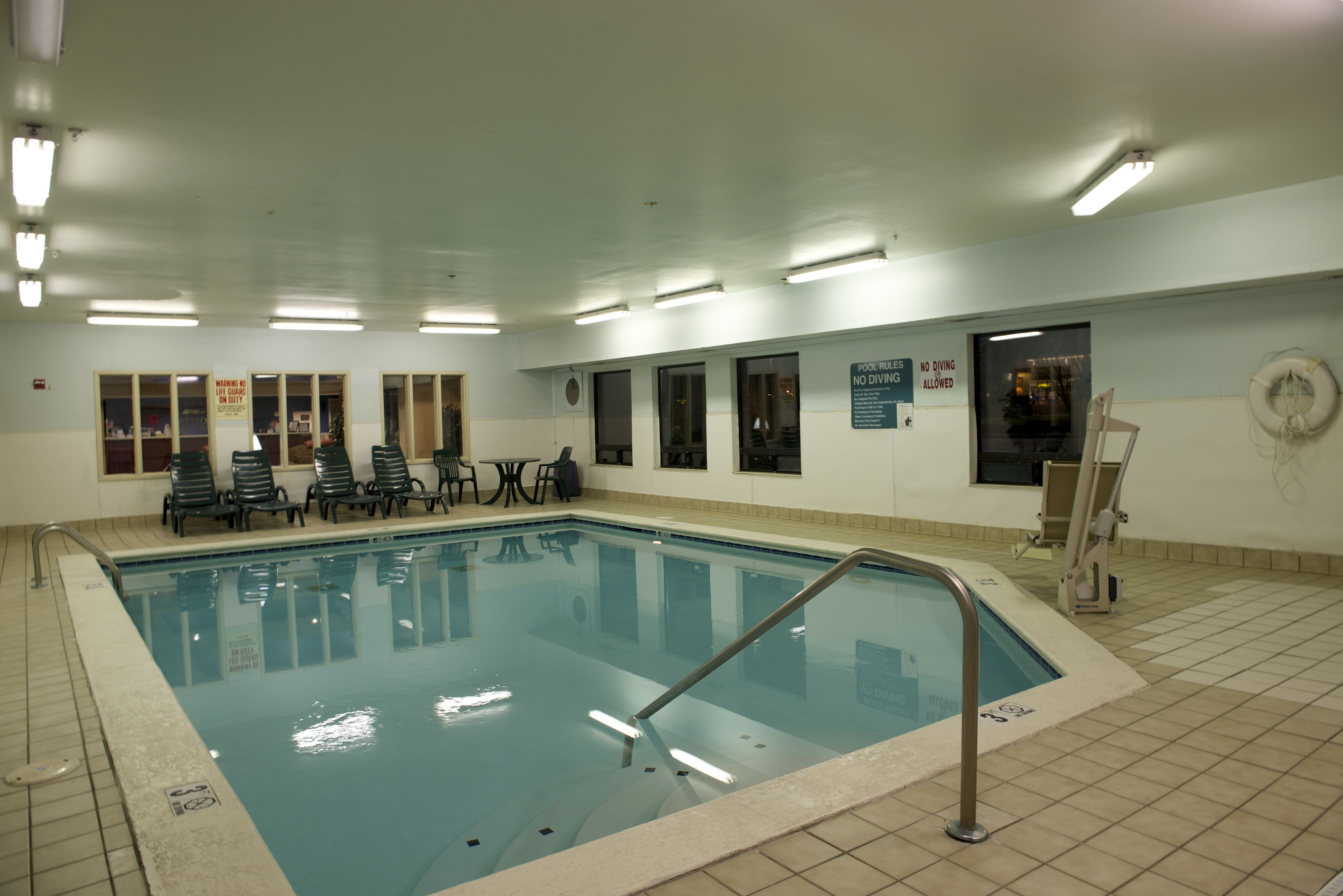 Innendørsbasseng