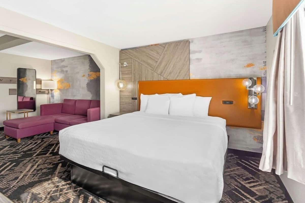 Down comforters, in-room safe, desk, laptop workspace