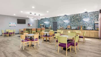 Tägliches inbegriffenes kontinentales Frühstück