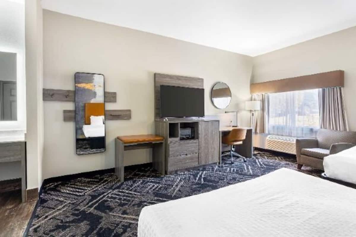 Dundyner, safe på rommet, skrivebord og skrivebord for bærbar PC