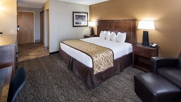 Meja kerja, setrika/meja setrika, dan tempat tidur bayi gratis