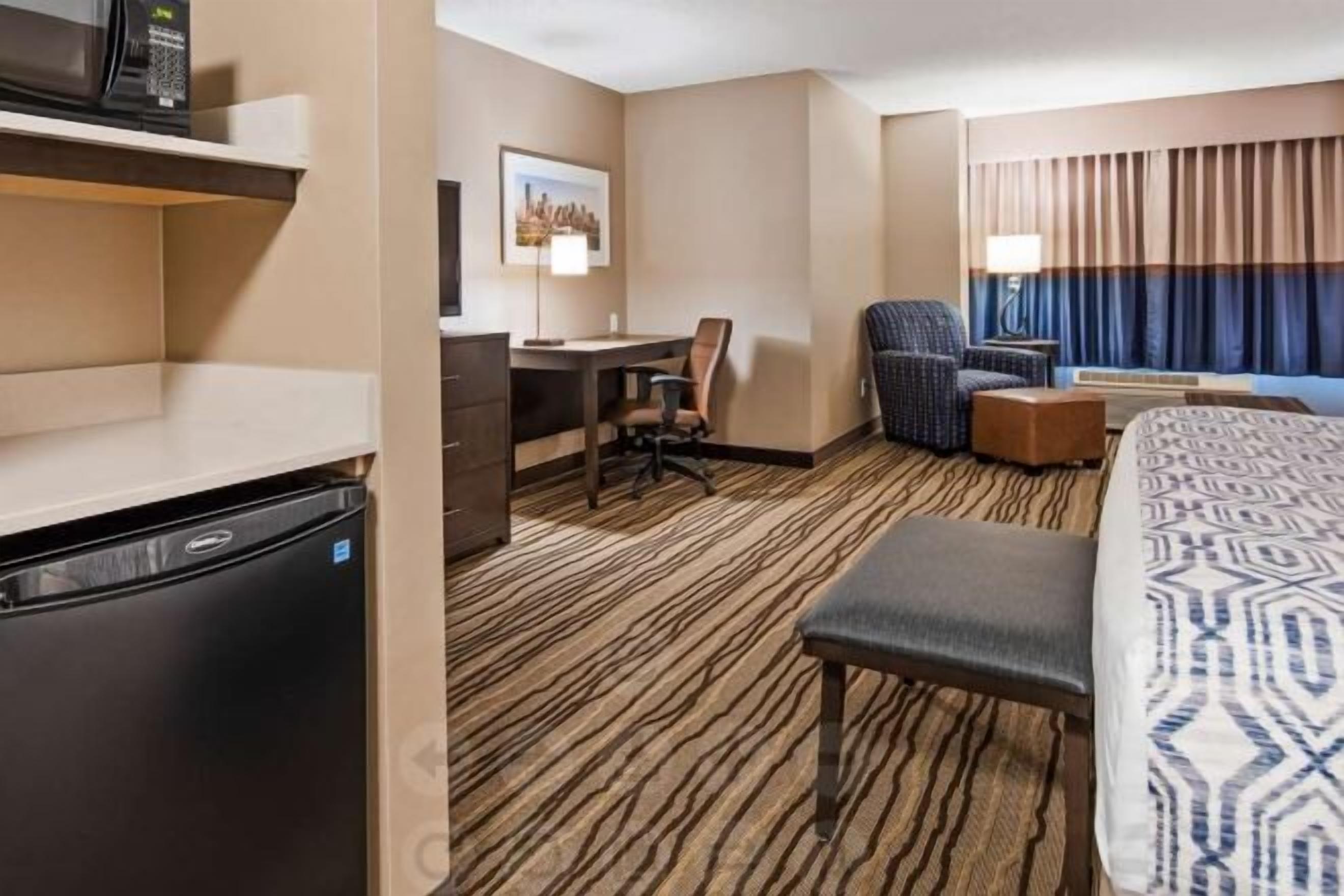 Premium bedding, pillowtop beds, desk, blackout drapes