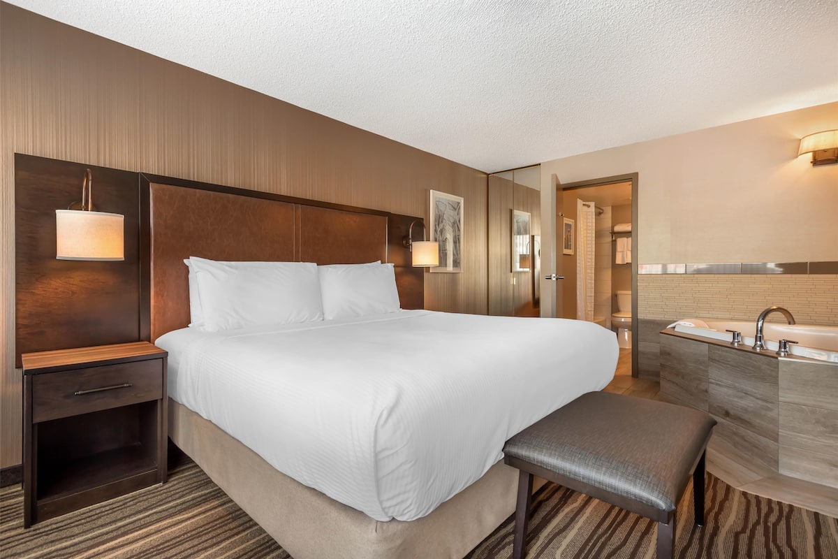 Suite, 1 King Bed, Non Smoking, Jetted Tub | Premium bedding, pillowtop beds, desk, blackout drapes