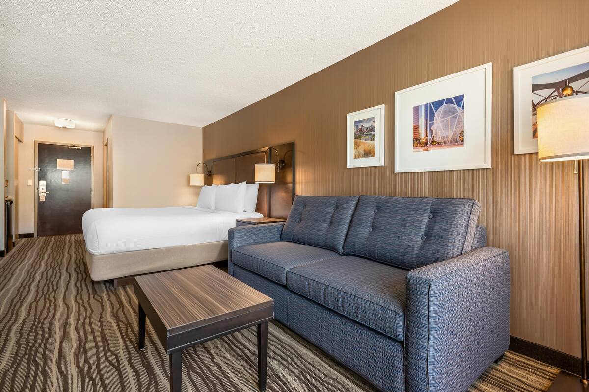 Suite, 1 King Bed, Non Smoking, Refrigerator & Microwave (Oversized Room;with Sofabed) | Premium bedding, pillowtop beds, desk, blackout drapes