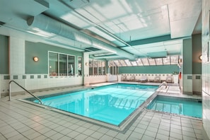 Indoor pool, sun loungers