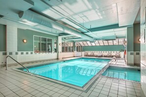 Indoor pool, sun loungers