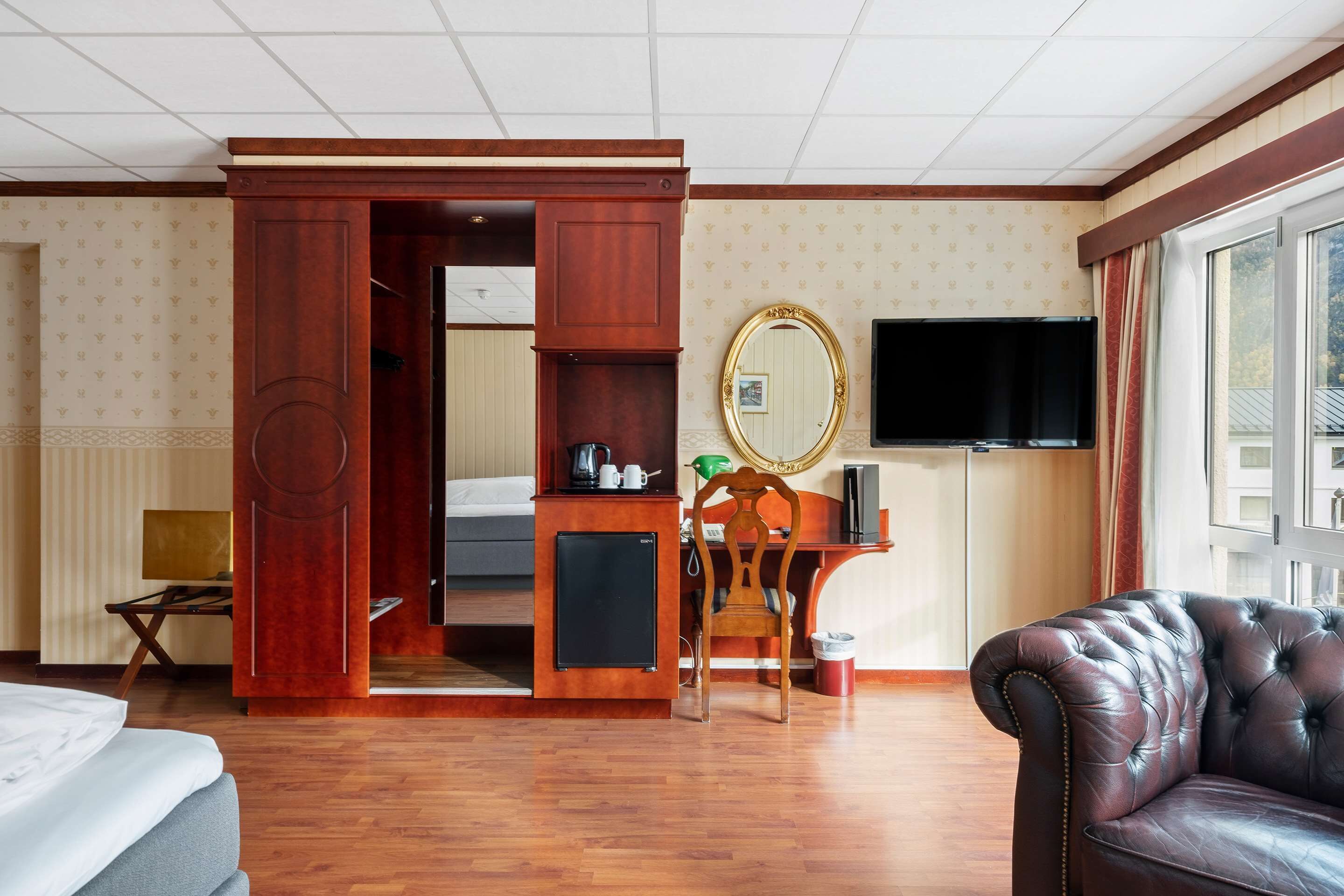 junior suite, multiple beds, non smoking | 1 bedroom, hypo-allergenic bedding, minibar, in-room safe