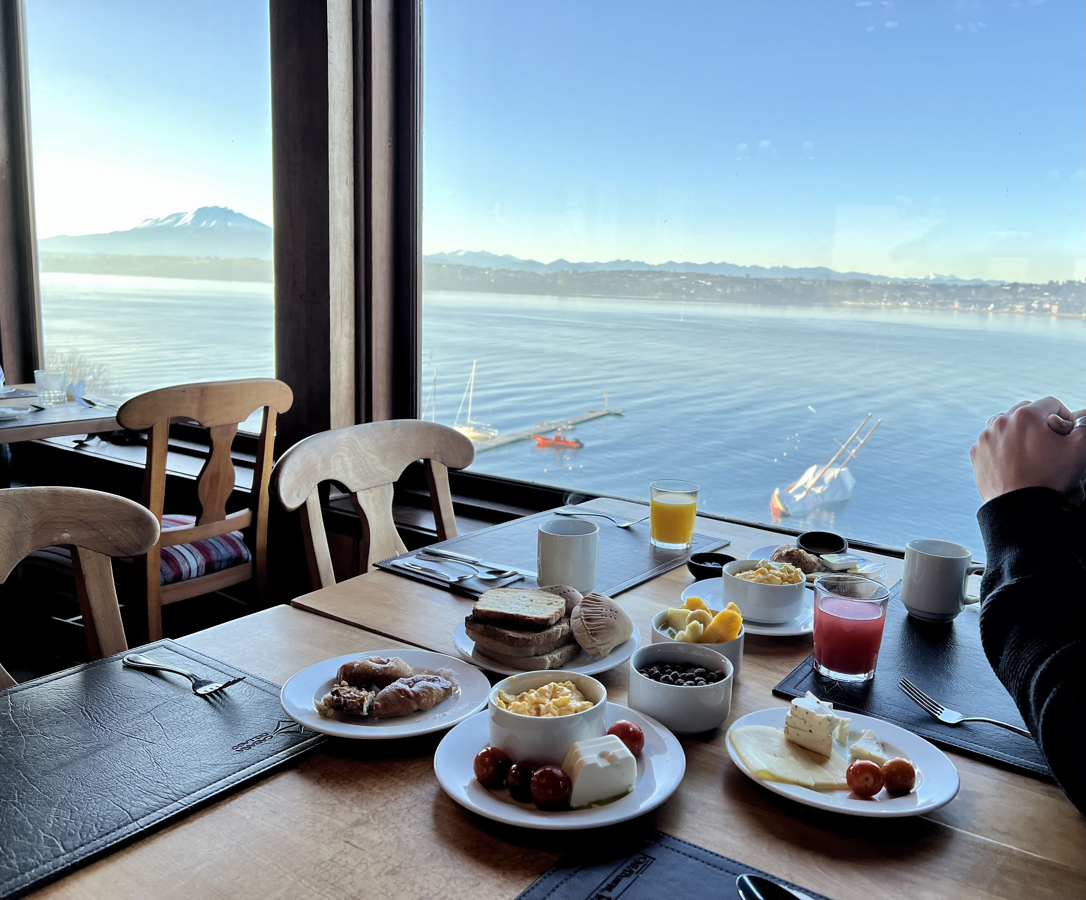 breakfast, lunch, dinner served; sea views