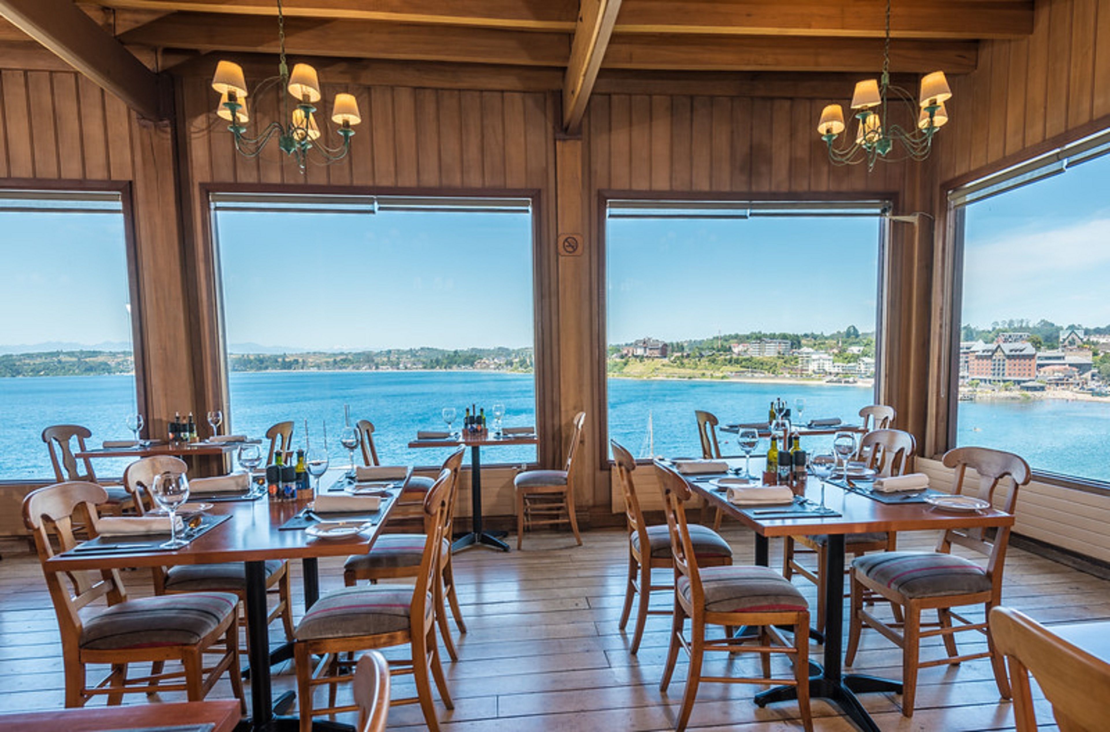 breakfast, lunch, dinner served; sea views