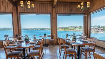 Frühstück, Mittagessen, Abendessen, Blick aufs Meer