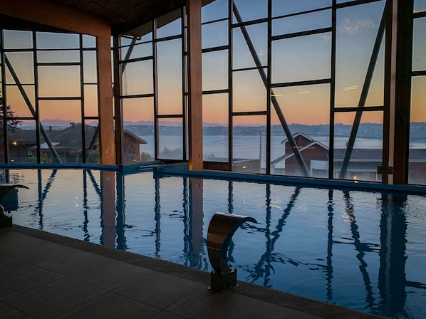 Indoor pool, pool loungers