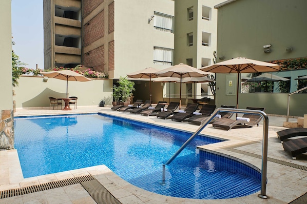 Outdoor pool, pool loungers