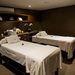 Couples treatment room(s), sauna, hot tub, steam room