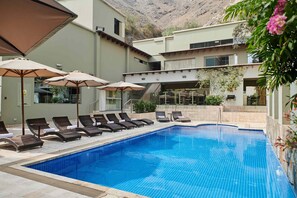 Outdoor pool, sun loungers - Casa Andina Premium Golf Los Incas (Santiago de Surco)