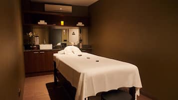 Couples treatment rooms, sauna, hot tub, steam room, Turkish bath