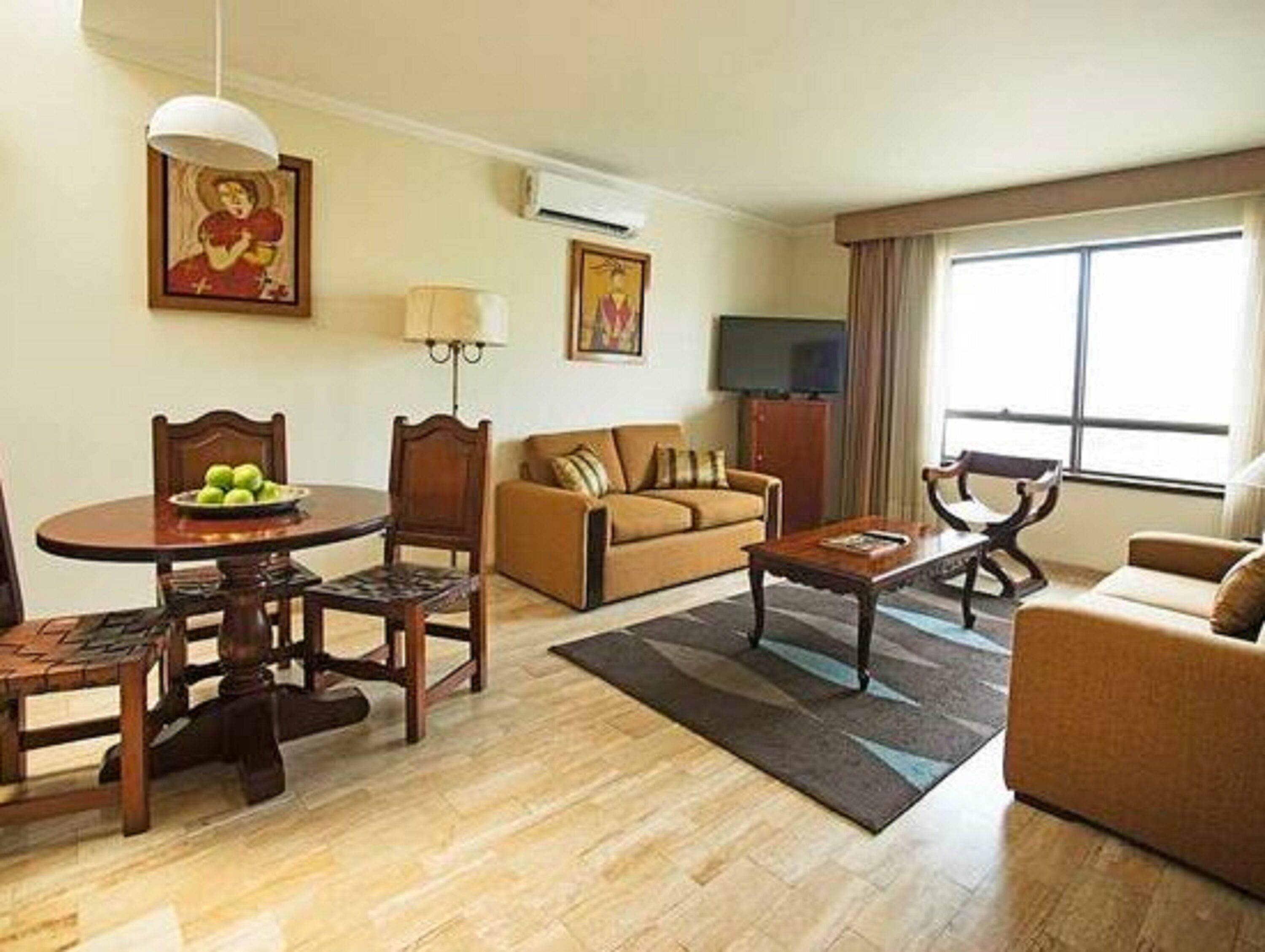 suite | living area | 29-inch lcd tv with cable channels, tv