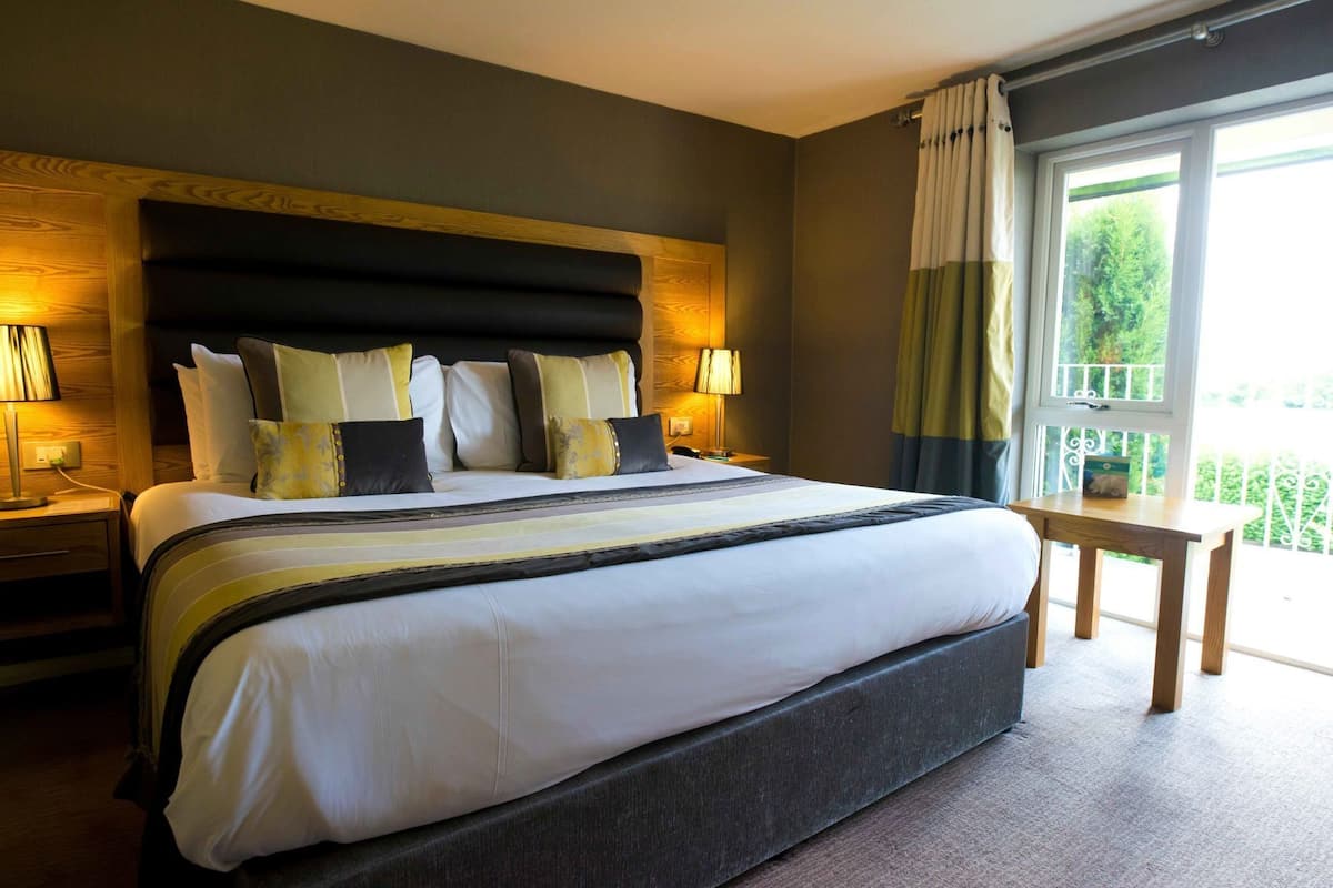 In-room safe, desk, iron/ironing board, free WiFi