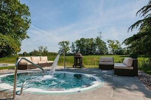 Couples treatment room(s), body treatments, hydrotherapy, aromatherapy