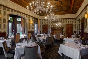 Se sirven desayunos, comidas y cenas con vista al jardín 