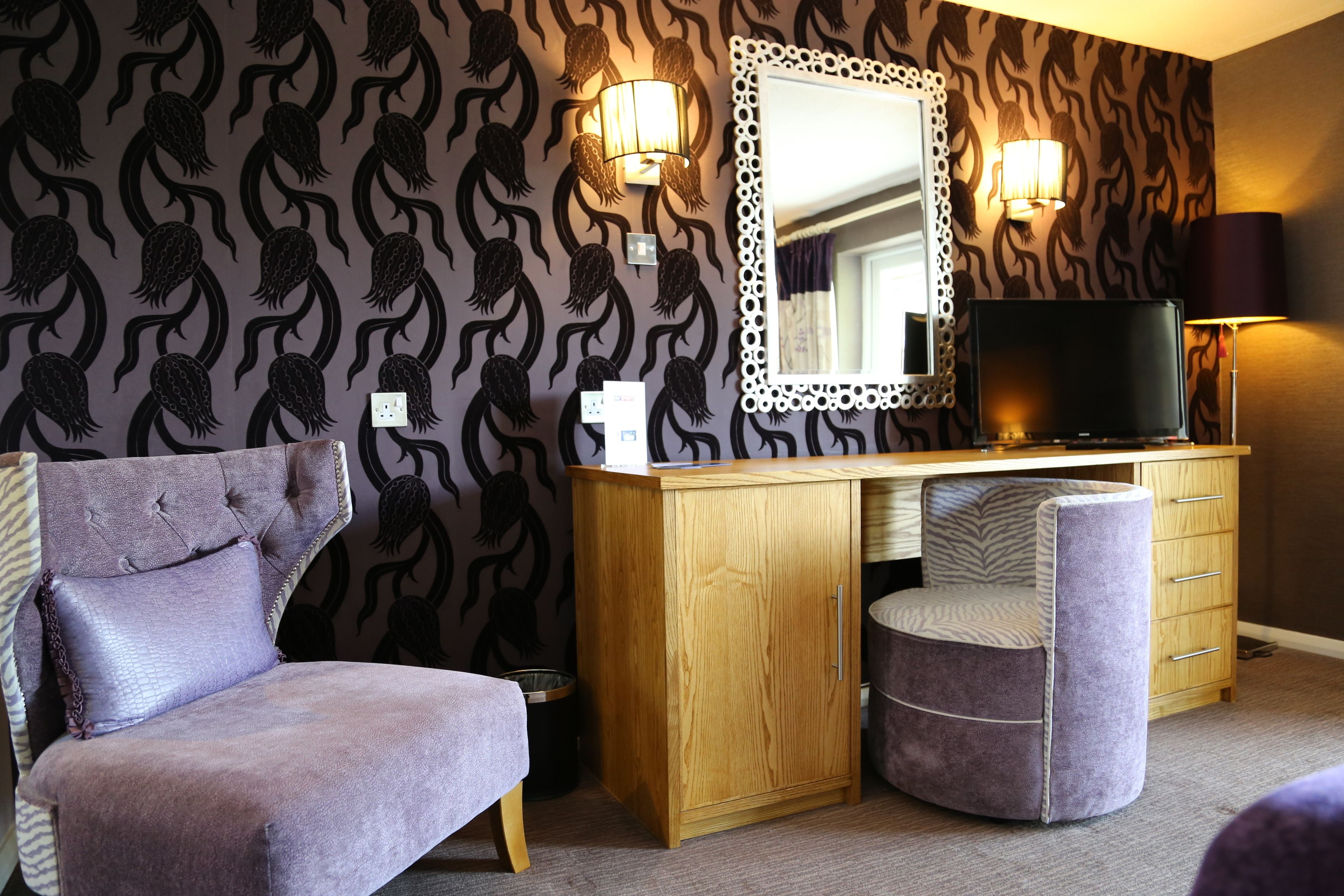 executive room | 1 bedroom, in-room safe, desk, iron/ironing board