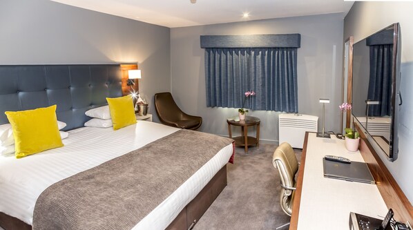 Executive-rum - 1 kingsize-säng - icke-rökare | Värdeförvaringsskåp på rummet, strykjärn/strykbräda och extrasängar