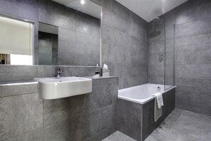 Standard Room, 1 Double Bed, Non Smoking | Bathroom - Best Western Atlantic Hotel (Chelmsford)