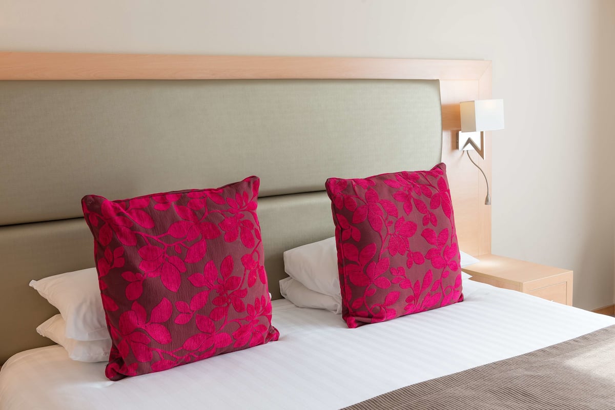Iron/ironing board, cribs (surcharge), rollaway beds (surcharge)