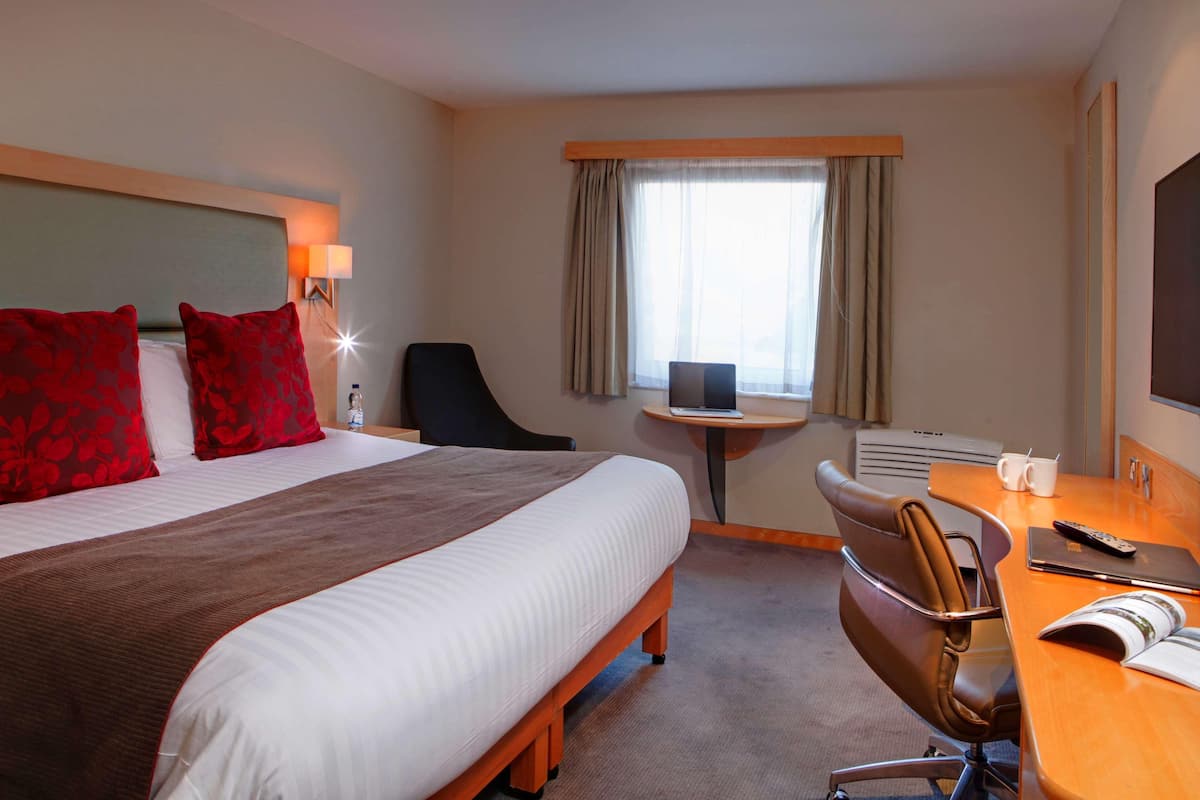 Iron/ironing board, cribs (surcharge), rollaway beds (surcharge)