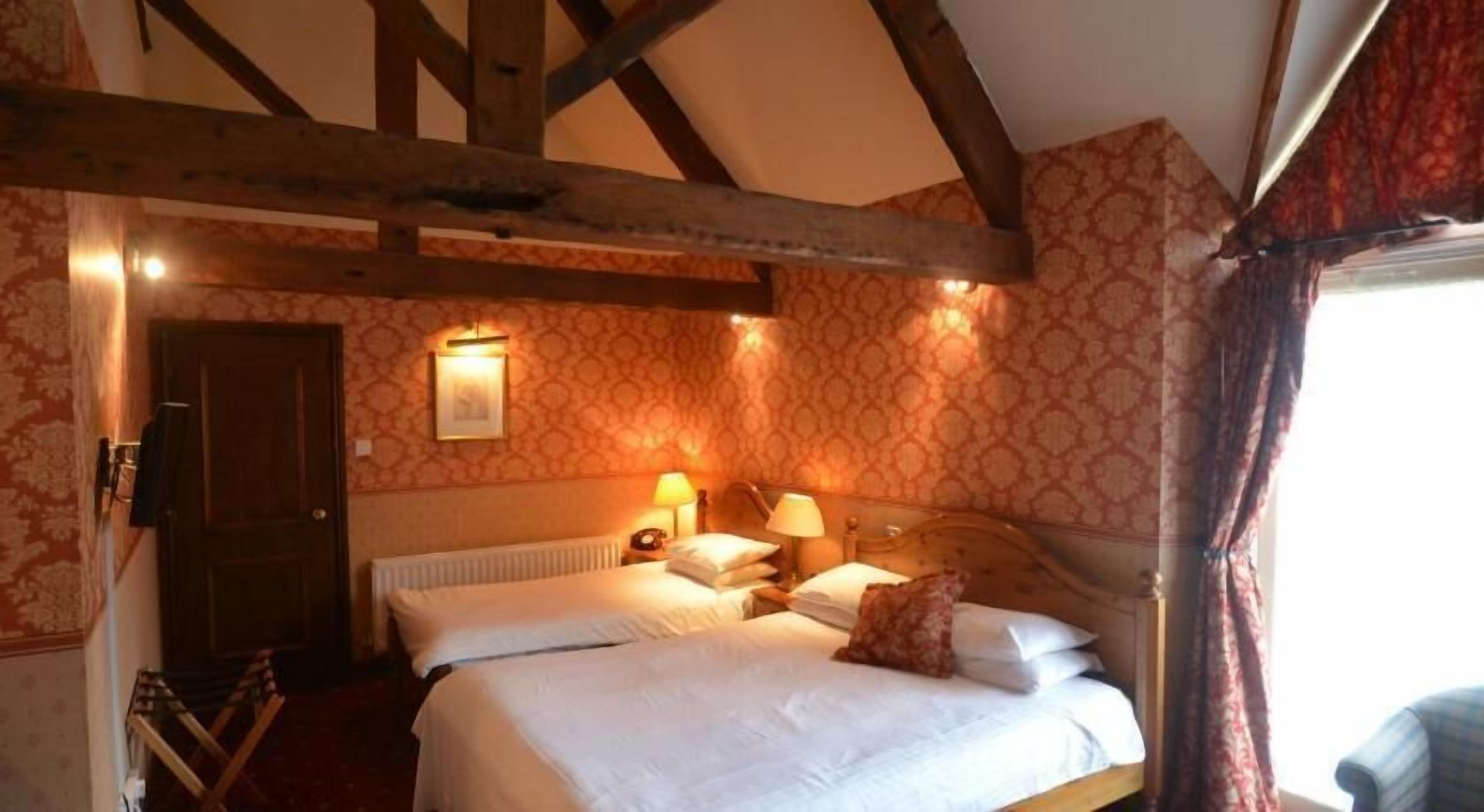 Individually decorated, desk, iron/ironing board, free cots/infant beds