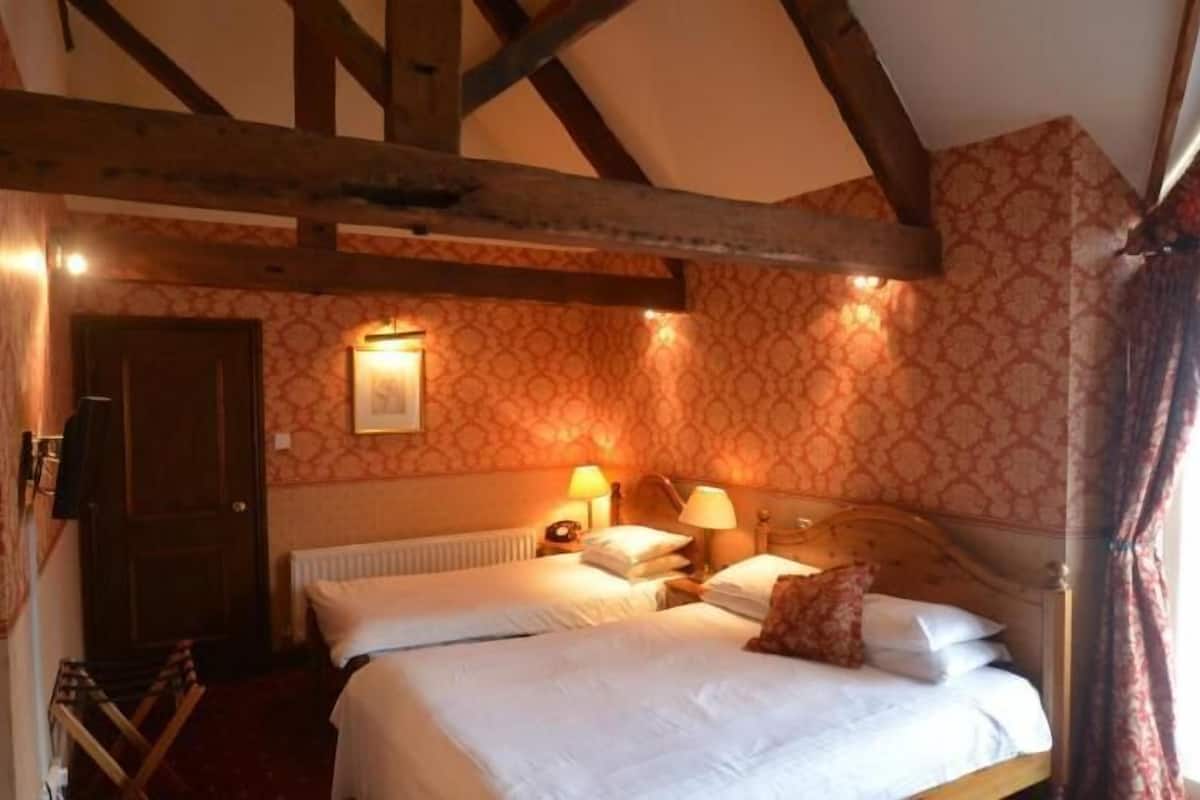 Individually decorated, desk, iron/ironing board, free cots/infant beds