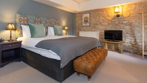 Standard Room, 2 Twin Beds, Non Smoking | 1 bedroom, desk, iron/ironing board, cribs (surcharge) - The Jersey Arms , Sure Coll. by Best W (Bicester)