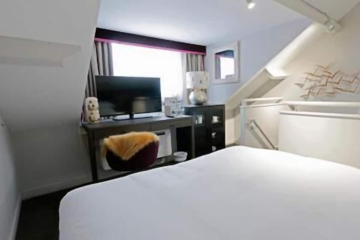 In-room safe, individually decorated, desk, blackout curtains