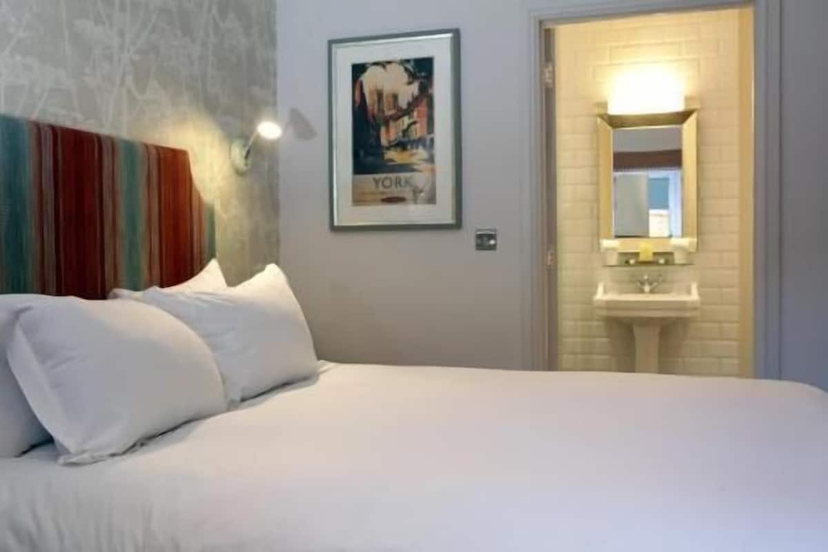 In-room safe, individually decorated, desk, blackout curtains