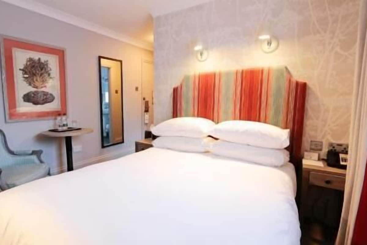 In-room safe, individually decorated, desk, blackout curtains