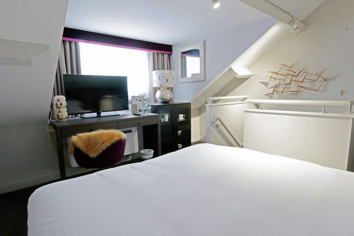 Room, 1 Double Bed (Duplex) | In-room safe, individually decorated, desk, blackout drapes