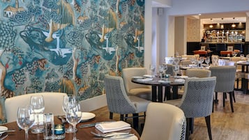 Se sirven desayunos, almuerzos y cenas; cocina local