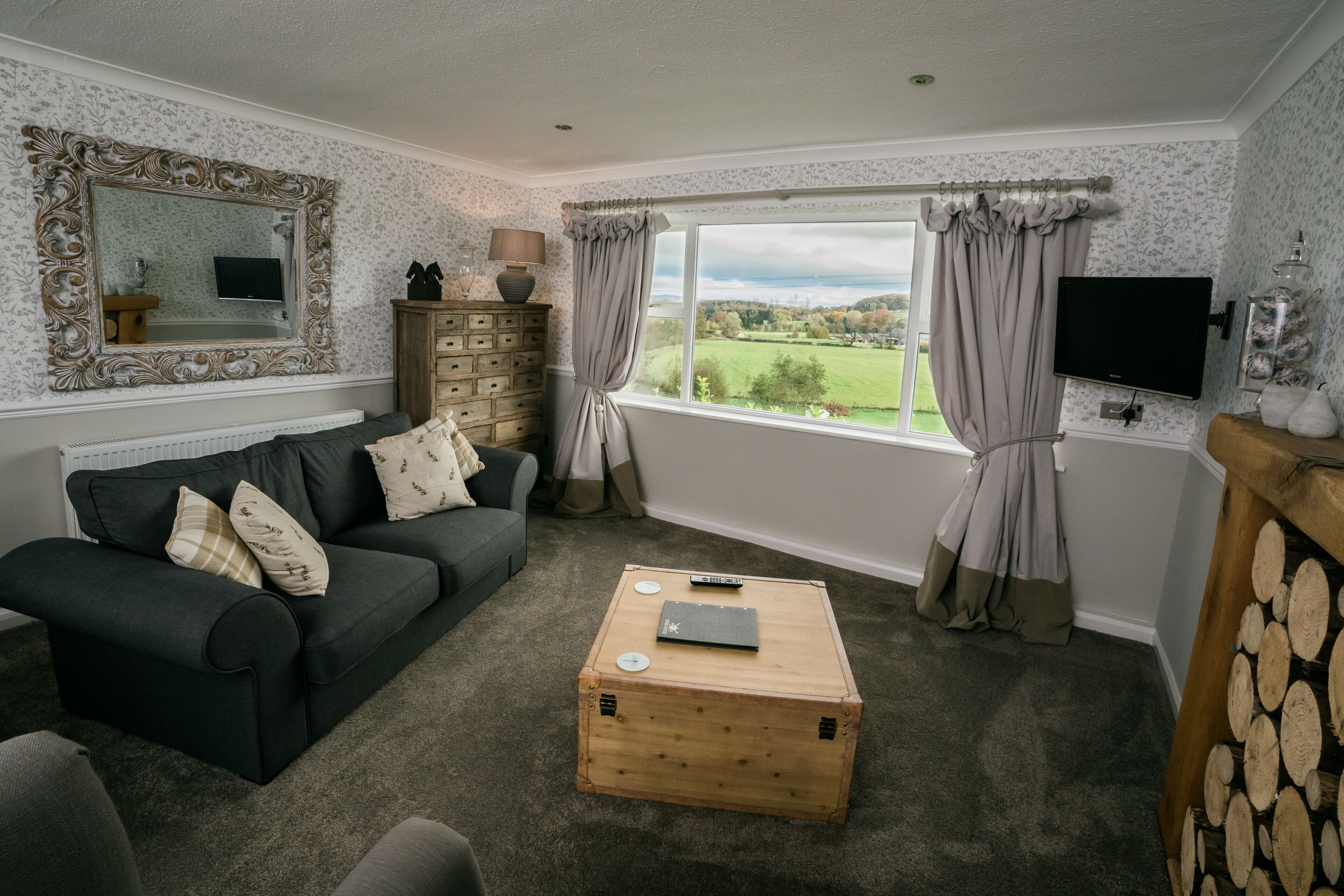 suite | living area | 40-inch plasma tv with digital channels, tv