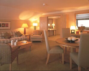Suite | 1 bedroom, in-room safe, desk, iron/ironing board