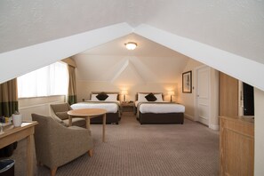 Deluxe Twin Room | In-room safe, desk, iron/ironing board, rollaway beds