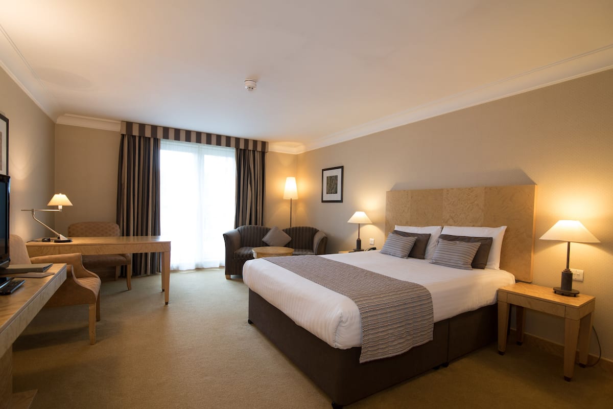 Standard Double Room | In-room safe, desk, iron/ironing board, rollaway beds