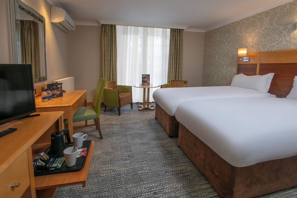Klassieke Twin kamer | Een bureau, een strijkplank/strijkijzer, gratis wifi, beddengoed
