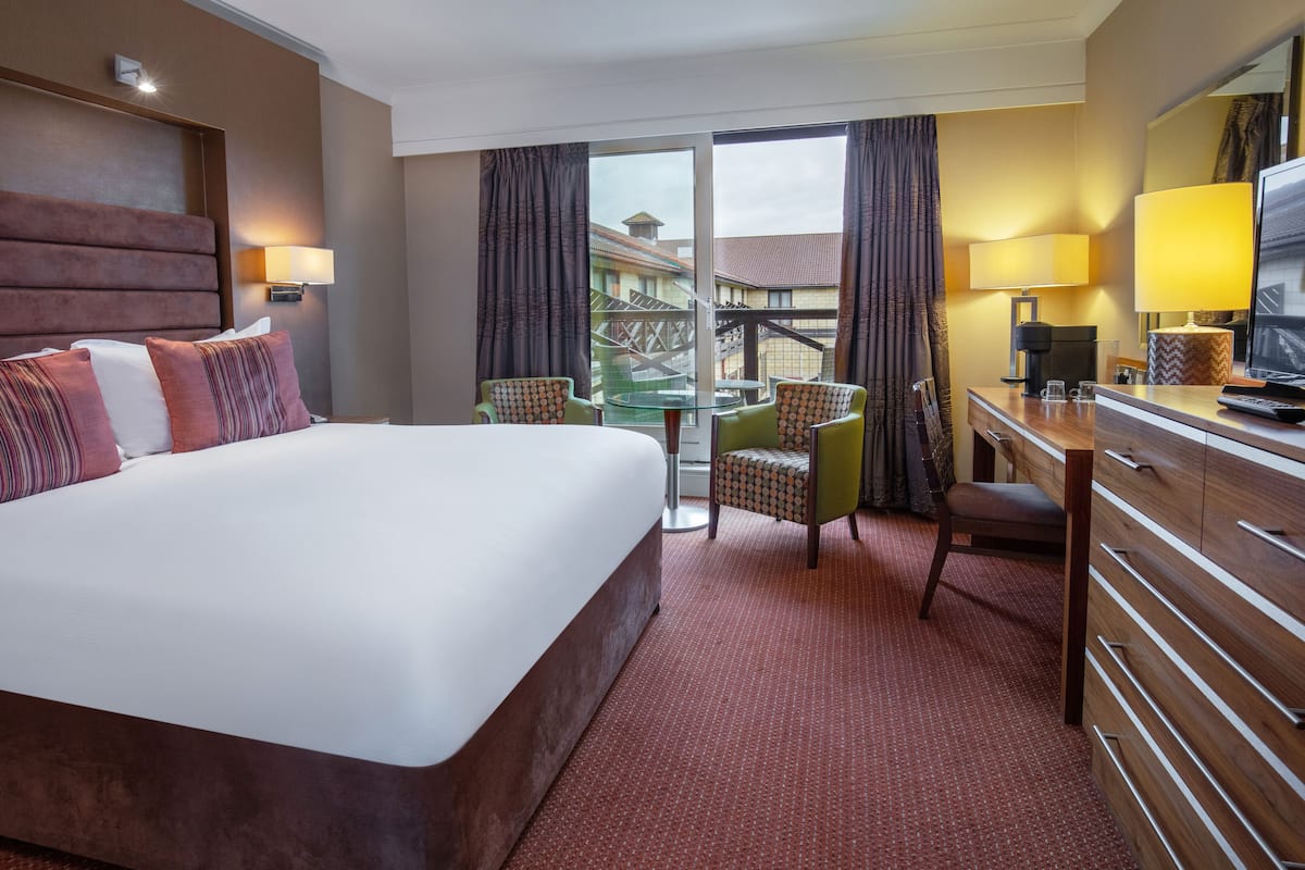 Superior King Room | Een bureau, een strijkplank/strijkijzer, gratis wifi, beddengoed