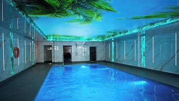 Indoor pool, sun loungers