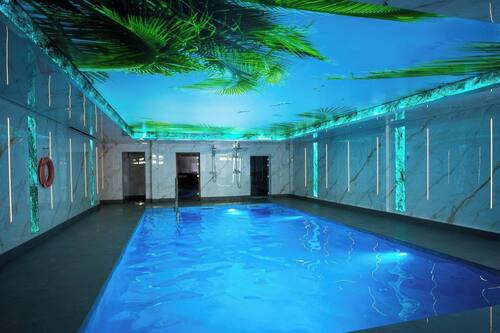 Indoor pool, pool loungers