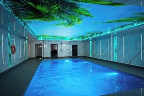 Indoor pool, sun loungers