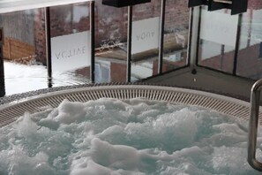 Indoor pool, sun loungers
