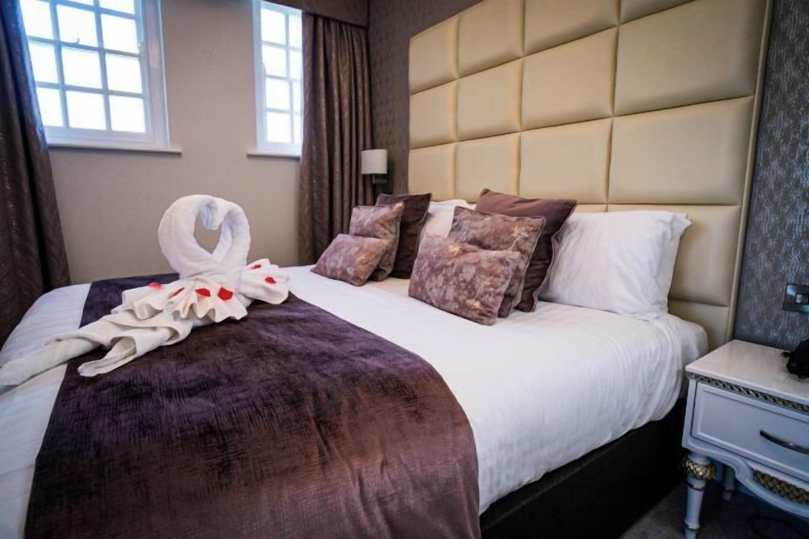 Premium bedding, in-room safe, desk, laptop workspace