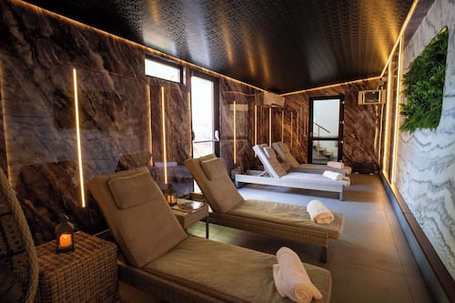 Couples treatment room(s)